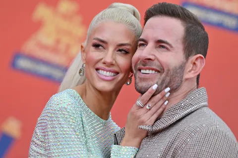 Así es por dentro la casa de Tarek El Moussa y Heather Rae Young en Malibú.