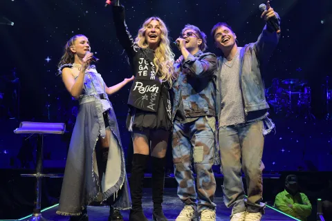 Cris Morena reapareció junto a Erreway y recordó a Romina Yan y a su nieta Mila