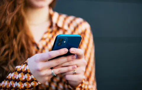 Adicción al celular: por qué nos cuesta soltarlo y cómo empezar a tener una relación más sana con la tecnología