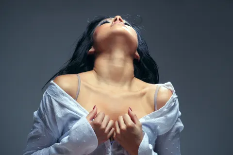 mujer teniendo un orgasmo