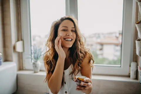 Belleza minimalista: productos multiuso que simplifican tu skincare.