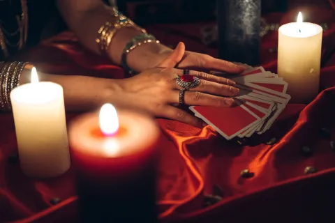 Cómo atraer prosperidad y abundancia: rituales espirituales y ejercicios para sanar tu relación con el dinero