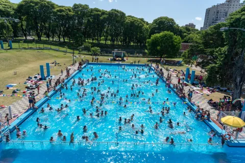Serán 17 colonias en 14 Polideportivos y Parques para chicas y chicos entre 4 y 12 años de edad, totalmente gratuitas.