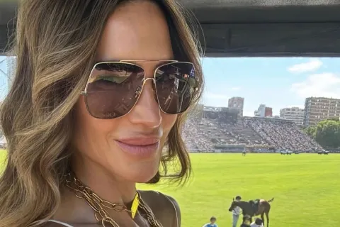 María Vázquez dijo presente en el Abierto Argentino de Polo con un look lencero 