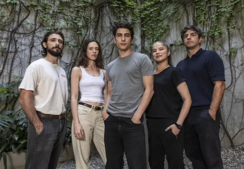El futuro es nuestro, una miniserie distópica basada en una novela de Philip K. Dick, protagonizada por Enzo Vogrincic, Delfina Chaves, Marco Antonio Caponi y un elenco latinoamericano.