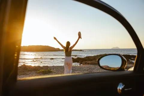 Foto mujer en la playa.