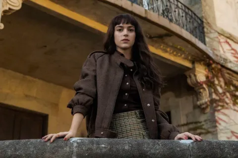 Dimelo Bajito estrenó el 12 de diciembre en Amazon Prime Video.