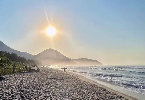 Itamambuca es una playa de Brasil que combina olas ideales, naturaleza intacta y un estilo de vida 