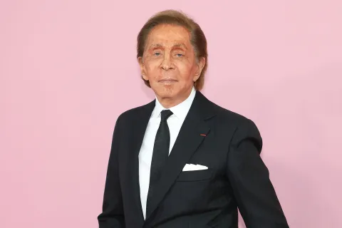 Murió Valentino: la vida del diseñador que vistió a las mujeres más icónicas