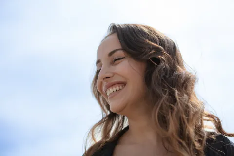 10 formas de combatir la negatividad en tu vida: claves simples para lograrlo