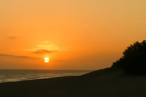 Lejos del ruido y las multitudes, Mar Chiquita y Reta invitan a descubrir un verano distinto en la costa bonaerense: playas infinitas, reservas naturales y la calma de pueblos que aún conservan su esencia.