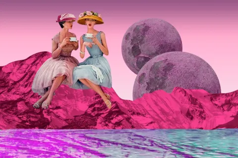 Dos mujeres tomando el té y planetas al lado.