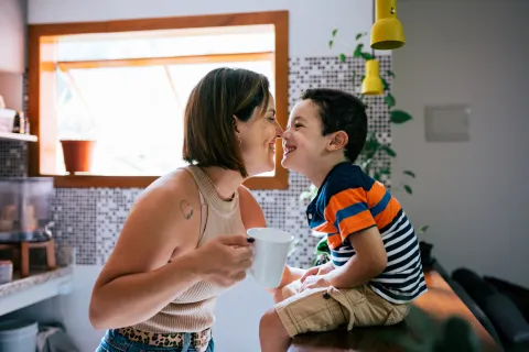Verano sin culpa: cómo bajar expectativas y disfrutar más en familia