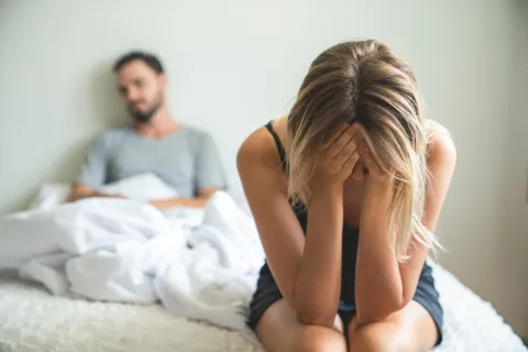 Foto de pareja en crisis.