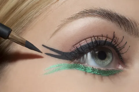 Ojos de cierva: la tendencia beauty que agranda y suaviza la mirada