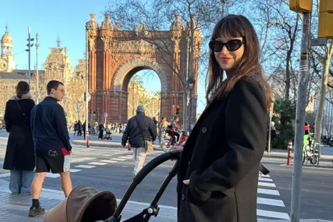 Úrsula Corberó y Chino Darín atraviesan uno de los momentos más felices de sus vidas tras la llegada de su primer hijo, Dante, nacido el pasado 9 de febrero en Barcelona.