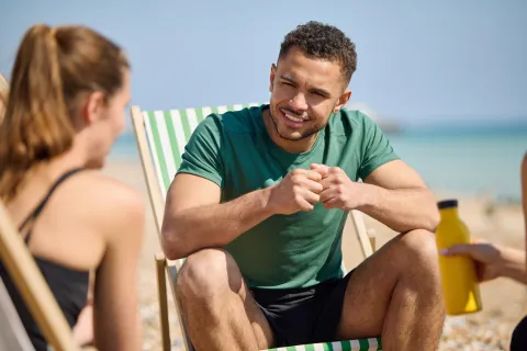 pareja hablando