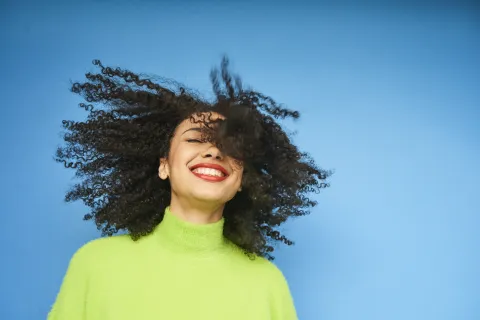 Cinco tips para cuidar tus ondas o rulos después del verano