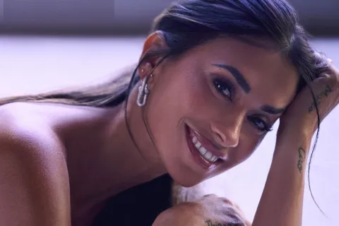 Antonela Roccuzzo continúa afianzando su perfil como ícono de estilo global y da un nuevo paso en su carrera al convertirse en la protagonista de la edición mexicana de Harper’s Bazaar.