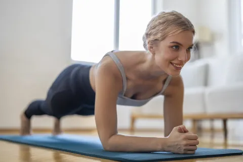 mujer haciendo ejercicio