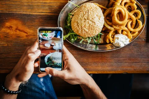 Nutrición en redes sociales: por qué crecen los mitos alimentarios y cómo impactan en la salud
