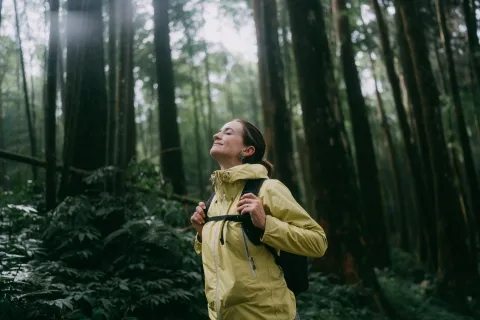 Viajar sola: por qué cada vez más mujeres eligen escapadas a su propio ritmo