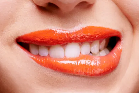 Labio halo: cómo lograr la técnica de maquillaje que suma volumen y luz en 2026