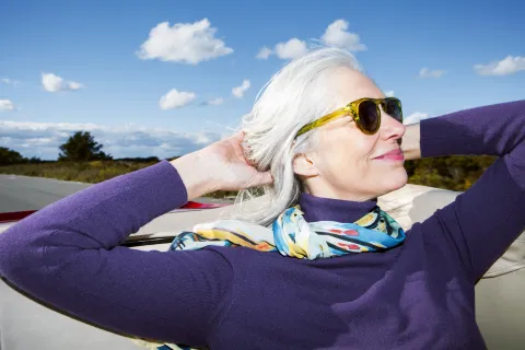 French Blending: la técnica parisina que propone lucir las canas con naturalidad