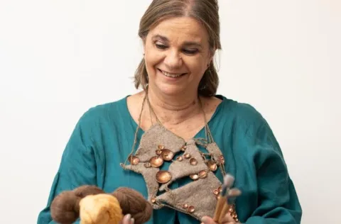 De ganar un concurso en Japón cuando era niña a reinventarse de adulta: la historia de Patti Saporiti, referente del arte textil