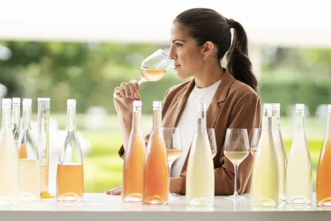 La winmaker Ana Paula Bartolucci, una mujer que abre camino en el mundo de espumosos en Argentina.