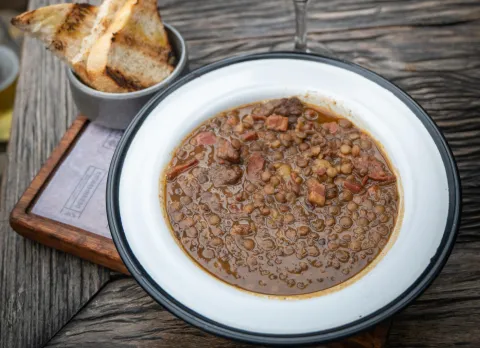 Guiso de lentejas: la receta perfecta y simple para hacer un clásico bien sabroso en casa