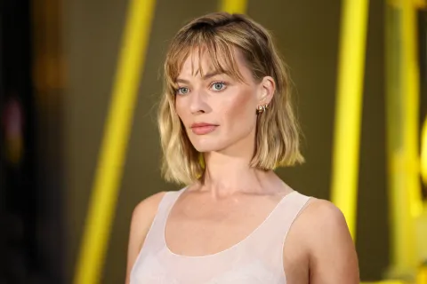 Soldiercore: la tendencia militar que conquistó a Margot Robbie en Londres