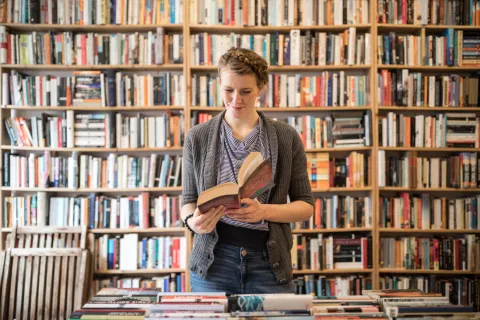 ¿A qué Booktokers seguir para elegir tu próximo libro?