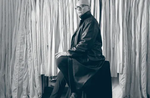 Pablo Ramírez, diseñador de moda y gurú del color negro: “Es muy cruel que la juventud sea vista como una virtud”