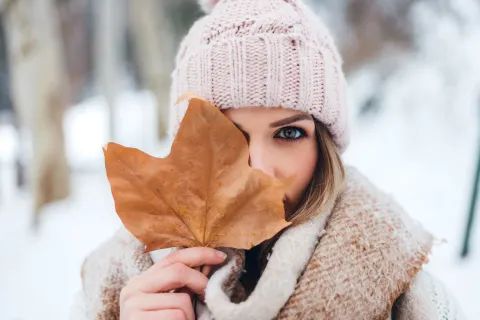 Foto de mujer en invierno.