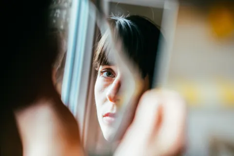 mujer-psicología-tristeza