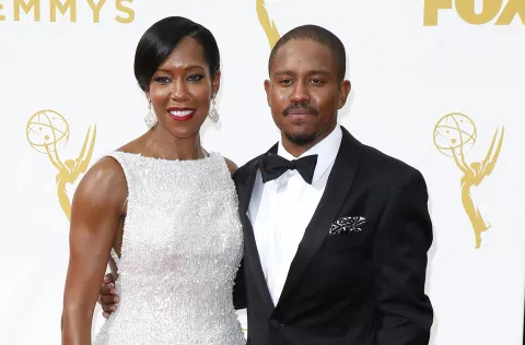 ARCHIVO - Regina King, a la izquierda, y su hijo Ian Alexander, llegan a la 67ma entrega de los Premios Emmy Primetime en el Teatro Microsoft en Los Ángeles, el domingo 20 de septiembre de 2015. (Foto de Danny Moloshok/Invision para la Television Academy/AP Images, Archivo)