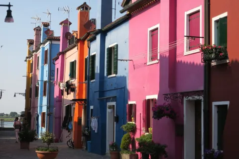 La Isla de Burano es uno de los spots turísticos imperdibles que todavía no están llenos de gente.
