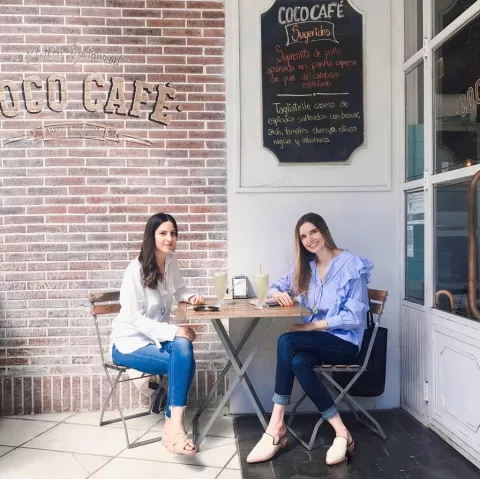 Vicky y Lu son amigas y creadoras de una de las marcas de accesorios más amadas de las redes.