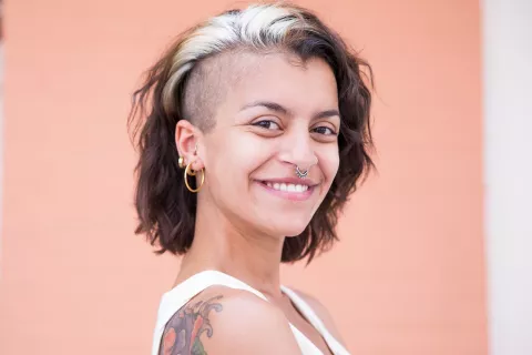 Con rastar, rapado o con trenzas; no temerle al cambio es la actitud.