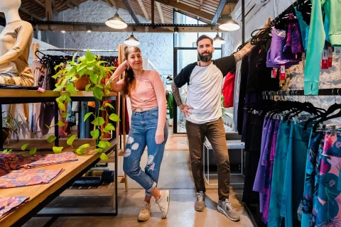 Leonardo Mustafá El Abed y Mercedes Calo Stapich crearon su propia marca de ropa para yoga. Foto gentileza de Luleå Mindful