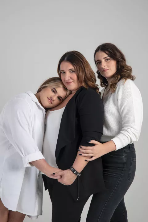Beta Suárez, escritora, comunicadora y mamá de Esmeralda (20) e Isabella (14).