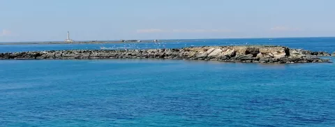 Costa de la ciudad de Gallipoli a 1 hora de la ciudad de Lecce en tren.