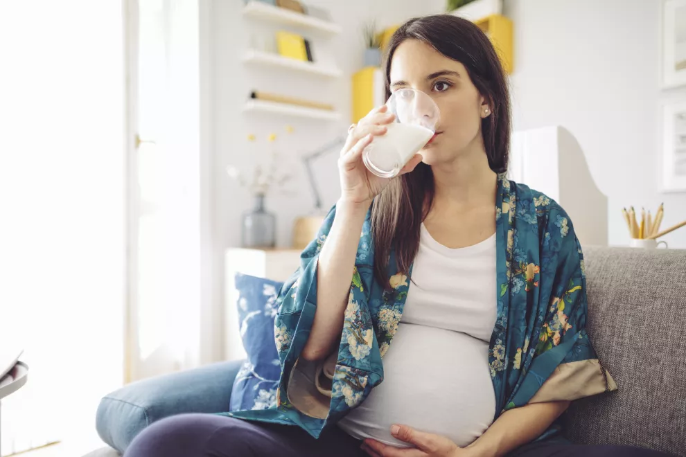 Calcio: ¿cuánto hay que consumir durante el embarazo?