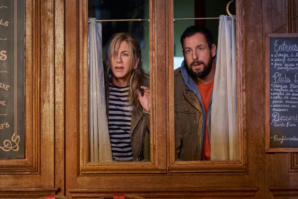 Jennifer Aniston y Adam Sandler protagonizan Misterio a la vista.