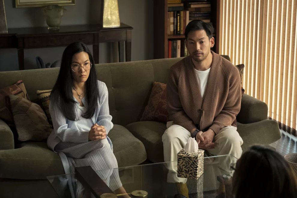 Joseph Lee es George y Ali Wong es Amy en Beef.