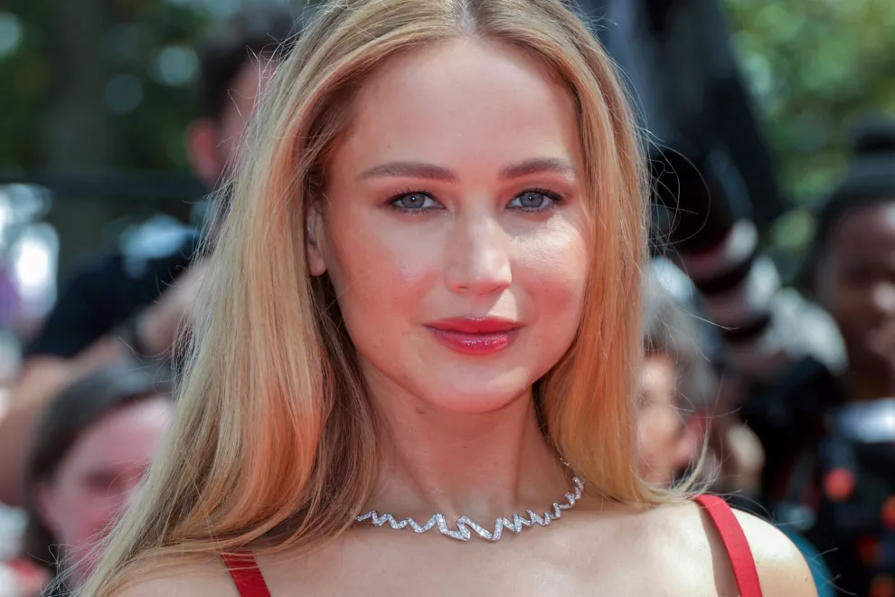 Jennifer Lawrence sorprendió a todos con su look en ojotas para el Festival de Cannes.