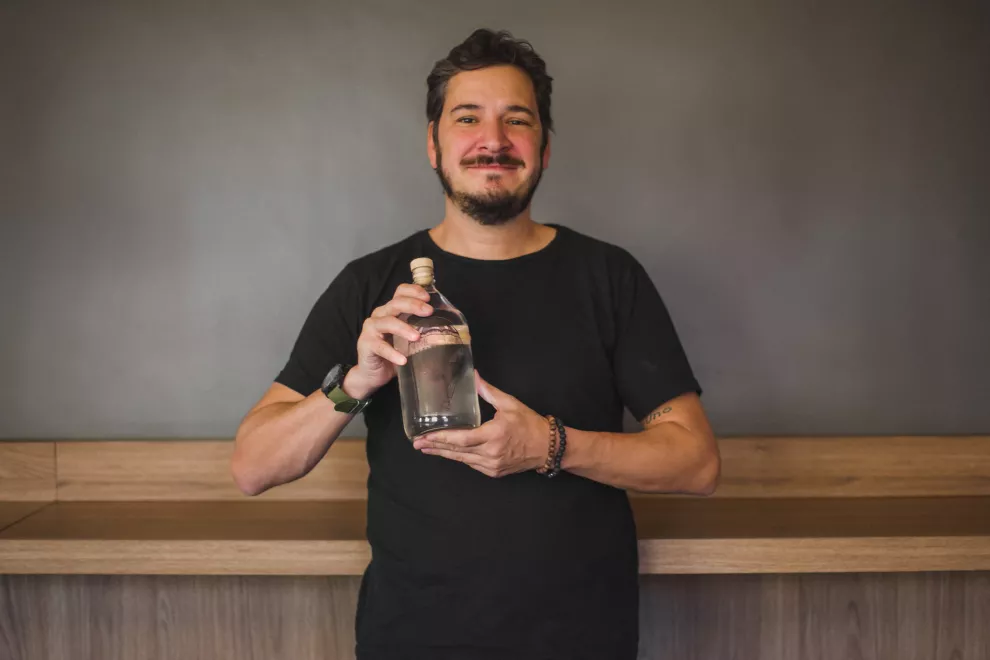 Guido es productor de televisión y el creador de la destilería boutique Santarcangelo.