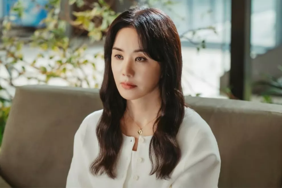 Uhm Jung-hwa da vida a Cha Jeong-suk, la protagonista de Doctora Cha.