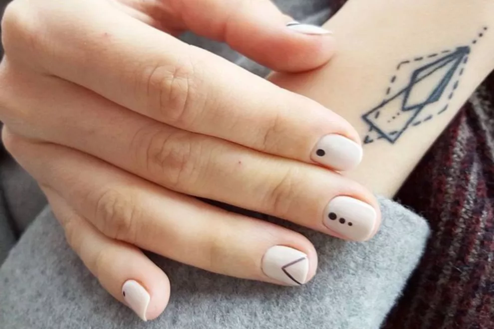 En el mismo mood que el diseño anterior, pero con el color claro como base y las líneas en negro.